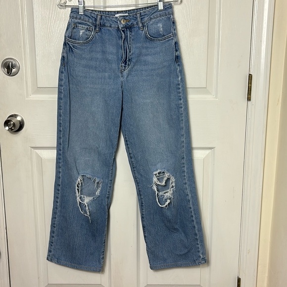 FOREVER 21 Relaxed fit boyfriend fit distressed busted knees high rise size 27 - Picture 1 of 13